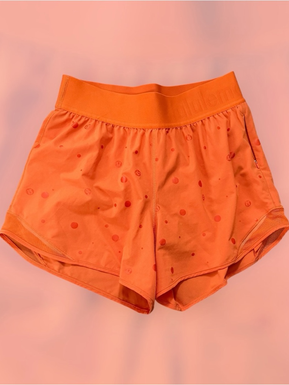 Lululemon Hotty Hot Short 4"
Logo